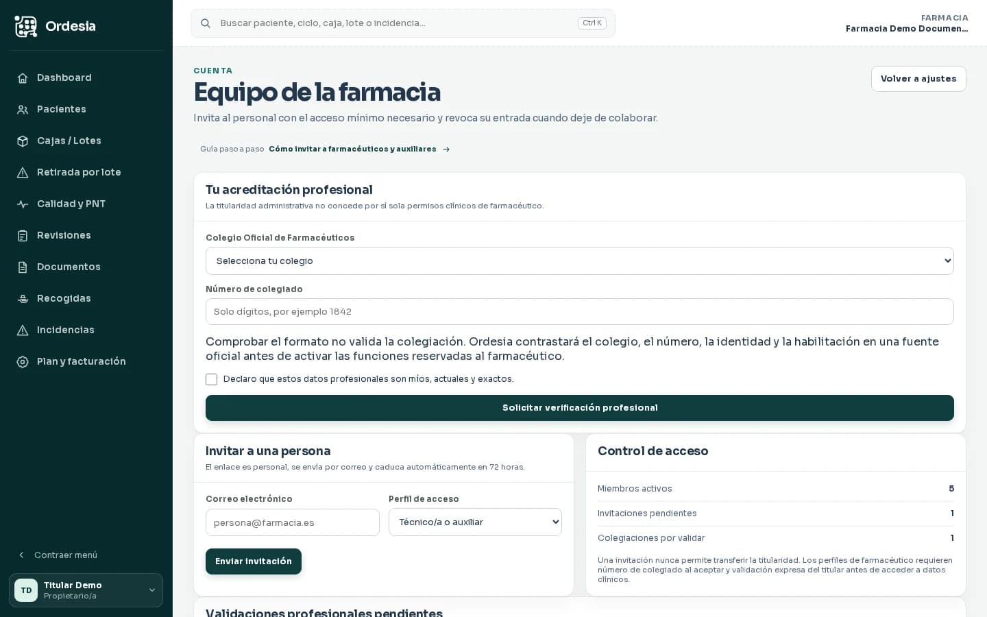 Formulario ficticio de acreditación profesional en Ordesia sin nombres ni números de colegiado reales
